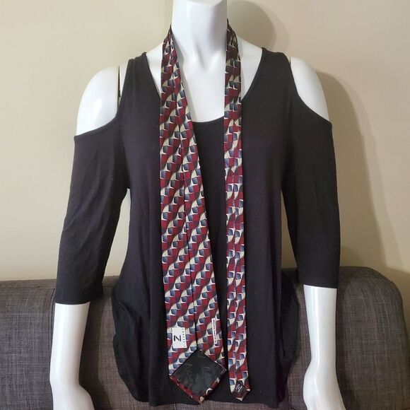 Ziggurat by Mulberry Red, Blue, Gray, & Black Silk Tie - Picture 4 of 5